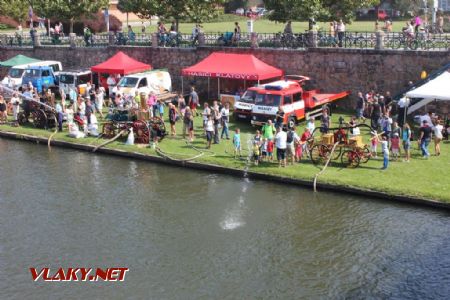 26.08.2017 - Hradec Králové, Tyršův most: sekce historické hasičské techniky © PhDr. Zbyněk Zlinský