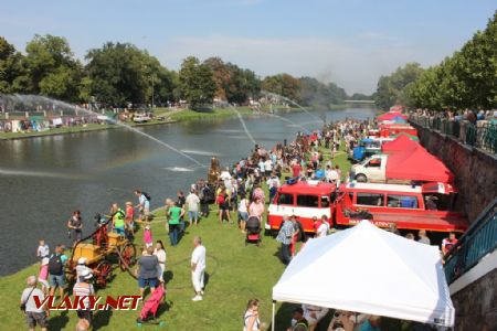 26.08.2017 - Hradec Králové, Tyršův most: sekce historické hasičské techniky © PhDr. Zbyněk Zlinský