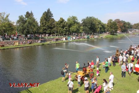 26.08.2017 - Hradec Králové, Tyršův most: na obou nábřežích je letos méně živo, než v letech minulých © PhDr. Zbyněk Zlinský