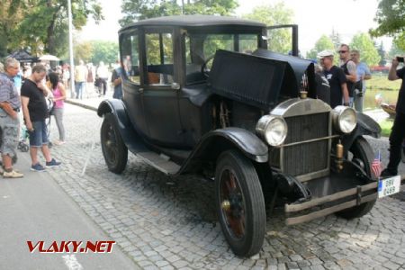 26.8.2017 - Hradec Králové: duální automobil Stanley, přestavěný na parní © Luděk Šimek