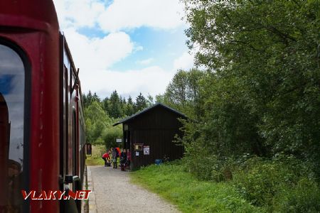 13.8.2017 - Soumarský Most: přístřešek zastávky © Jiří Řechka