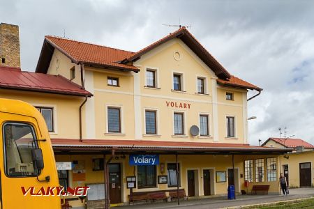 13.8.2017 - Volary: výpravní budova © Jiří Řechka