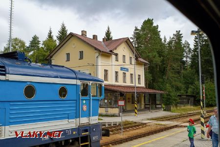 13.8.2017 - Černý Kříž: výpravní budova © Jiří Řechka