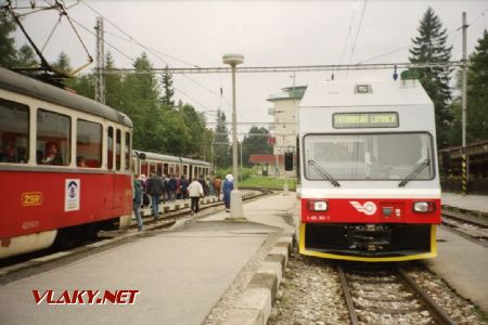 09.2001 - Starý Smokovec, stretnutie dvoch generácii električiek © Juraj Földes