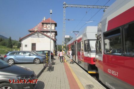 11.8.2017 - Tatranská Polianka, stanica, tu je prvé kríženie električiek smerom na Štrbské pleso © Juraj Földes