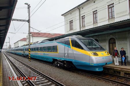 23.09.2017 - Bohumín: modernizovaná jednotka 680.005 jako SC 1537 ''Národní den železnice'' z Prahy © Jiří Řechka