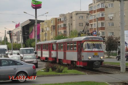 Arad, Tatra T4D+B4D u nádraží, 13. 4. 2017 © Libor Peltan