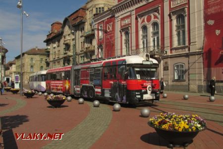 Timișoara, typická ex-brémská Hansa GT4c s ošklivým mimikri na náměstí, 14. 4. 2017 © Libor Peltan