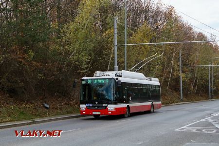 3.11.2017 - Praha-Libeň: Prosecká ulice, testovací parciální trolejbus SOR © Jiří Řechka