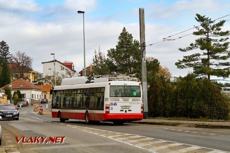 3.11.2017 - Praha-Prosek: Prosecká ulice, odjezd parciálního trolejbusu © Jiří Řechka