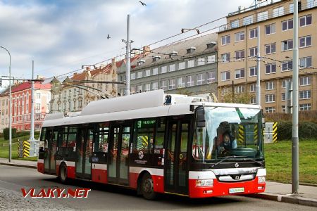 3.11.2017 - Praha-Libeň: Palmovka, dobíjení parciálního trolejbusu SOR © Jiří Řechka