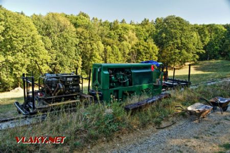 Srpen 2017 - Katarínka: souprava lesní železnice s brzdícím a oplenovým vozem © Mixmouses