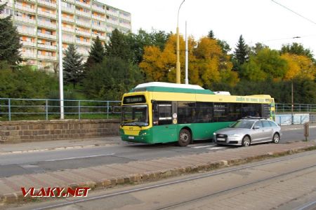 Košice: autobus Tedom C12 G z roku 2007 projíždí po Štúrově na známé sídliště Luník IX, 28.09.2017 © Dominik Havel