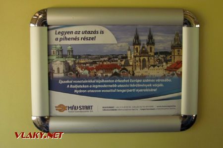 Reklama v kupé vozu řady B MÁV-START s motivem Prahy, 28.09.2017 © Dominik Havel