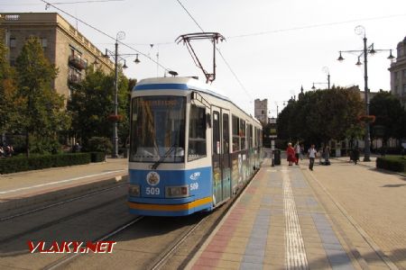 Debrecen: tramvaj typu KCSV-6 ev.č. 509 opouští zastávku Kossúth tér směrem k nádraží, 28.09.2017 © Dominik Havel