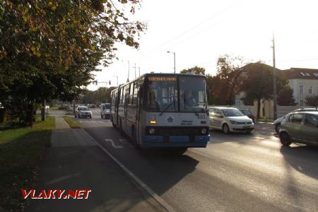 Debrecen: oficiálně zrušený trolejbus typu Ikarus 280T ev.č. 403 z roku 1991 přijíždí do zastávky Főnix Csarnok, 28.09.2017 © Dominik Havel