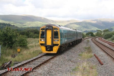18.08.2017 - Wales, Dovey Junction, 158820 - náš vlak přijíždí © Michal Fichna