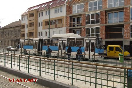 Szeged: plynový autobus typu Ikarus 280.52 z roku 1999 přijel do výstupní zastávky linky 20 Személy pályaudvár, 29.09.2017 © Dominik Havel