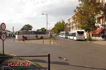 Szeged: odstavené autobusy Ikarus a Scania stojí na autobusovém nádraží Mars tér, 29.09.2017 © Dominik Havel