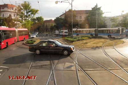 Szeged: tramvajová křižovatka pro linky 3 a 4 uprostřed kruhového objezdu na náměstí Dugonics tér, 29.09.2017 © Dominik Havel