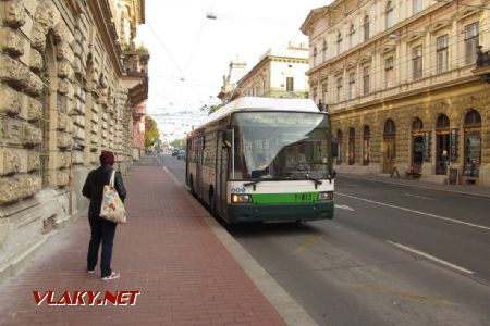 Szeged: trolejbus typu typu Škoda 21Tr/TV.EU ev.č. T-813 z roku 1997 přijíždí na lince 7 do zastávky Széchenyi tér, 29.09.2017 © Dominik Havel
