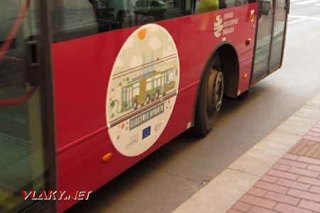 Szeged: některé autobusy typu Ikarus-Škoda Tr 187.2 nesou reklamu na evropský projekt, 29.09.2017 © Dominik Havel