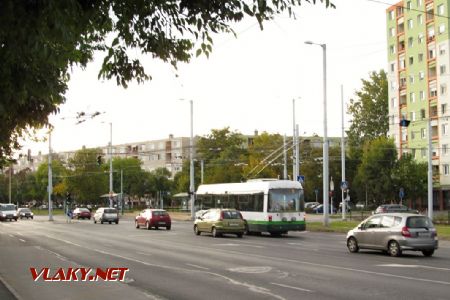 Szeged: trolejbus typu Tr21 odbočuje u zastávky Rókusi víztorony z okružní silnice Rókusi krt., 29.09.2017 © Dominik Havel