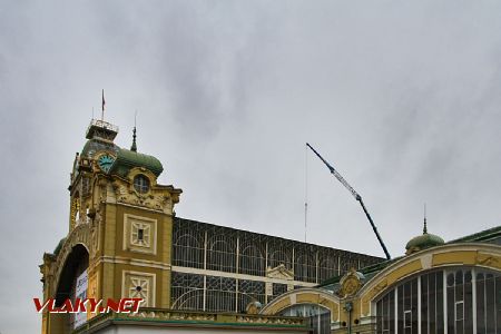 21.11.2017 - Praha, Výstaviště: nedávná vichřice řádila i na střeše Průmyslového paláce © Jiří Řechka