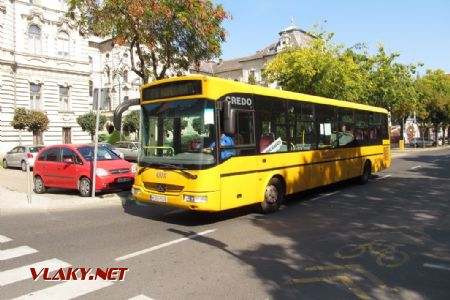 Győr: autobus typu Credo BN12 z roku 2007 přijíždí do zastávky MHD u radnice, 1.10.2017 © Dominik Havel