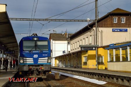 22.11.2017 - Planá u Mariánských Lázní: 193.295 na soupravě zvláštního vlaku © Jiří Řechka