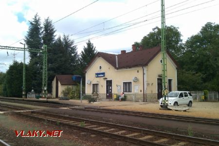 18.09.2016 - Fertőboz, staničná budova, pohľad zo smeru Fertőszentmiklós (Győr) © Michal Čellár