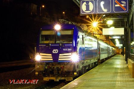 08.12.2017 - Praha hl.n.: 193.290, R 700 © Jiří Řechka