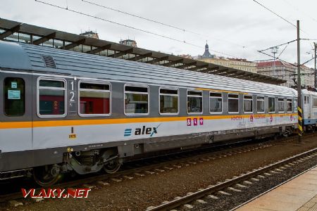 09.12.2017 - Praha hl.n.: Ex 352, ABmdz s reklamou na linku Mnichov - Praha © Jiří Řechka