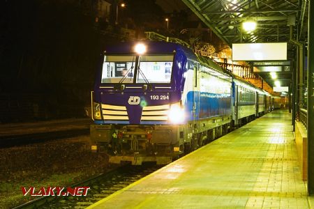 09.12.2017 - Praha hl.n.: 193.294, R 700 © Jiří Řechka