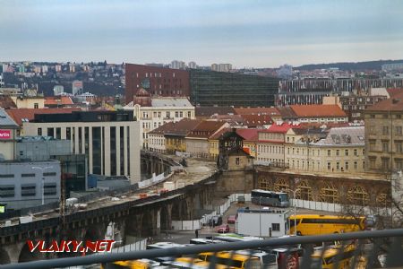 10.12.2017 - Praha, Nové spojení. rekonstrukce Negrelliho viaduktu přes okno vlaku © Jiří Řechka