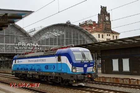 10.12.2017 - Praha hl.n.: 193.291, čekání na EC 172 © Jiří Řechka