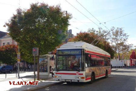 Lyon, trolejbus typu NMT 222 výrobce Kiepe na konečné Croix-Rousse, 29.9.2017 © Jiří Mazal