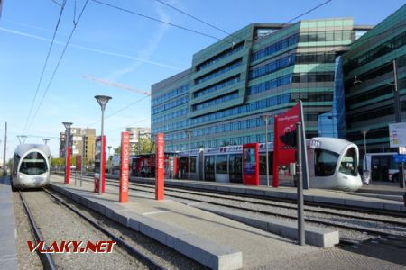 Lyon, zast. tramvaje Vaulx-en-Velin La Soie s tramvajemi typu  Alstom Citadis 402, 29.9.2017 © Jiří Mazal