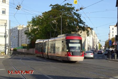Lyon, zast. tramvaje Reconnaissance Balzac s tramvají typu Stadler Tango na lince Rhônexpress, 29.9.2017 © Jiří Mazal