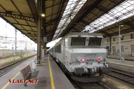 Valence, vlak TER s lokomotivou ř. 522200, 30.9.2017 © Jiří Mazal