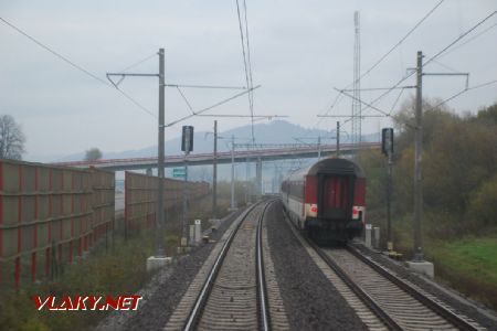 Tento úsek bol zmodernizovaný dávno, už pri výstavbe diaľnice, 1.11.2017 © Kamil Korecz