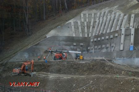 Zatiaľ všetky práce na povrchu, tunel Milochov, 1.11.2017 © Kamil Korecz