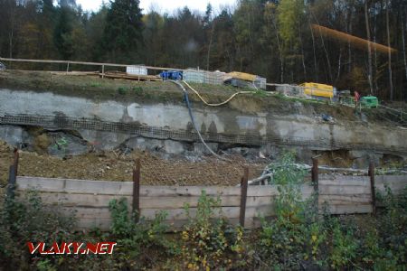 Aj na predportálovom odreze sa pracuje, tunel Milochov, 1.11.2017 © Kamil Korecz