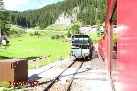 12.07.2017 – Arosabahn: Litzirüti, nákladní vozy na konci smíšeného vlaku © Dominik Havel