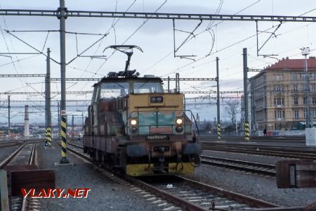 2.1.2018 - Praha hl.n.: 111.011, staniční záloha © Jiří Řechka