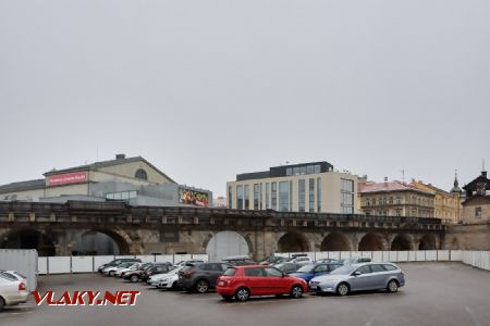 2.1.2018 - Praha-Karlín: rekonstrukce Negrelliho viaduktu, vyhořelé památkově chráněné stavědlo © Jiří Řechka