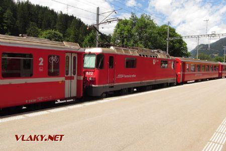 12.07.2017 – Klosters-Platz: lokomotiva uprostřed vlaku není nic neobyčejného (Ge 4/4 II 632) © Dominik Havel
