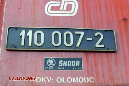 07.04.2007 - DPOV Přerov: 110.007-2 - označení a náhradní výrobní štítek s chybným rokem výroby © PhDr. Zbyněk Zlinský