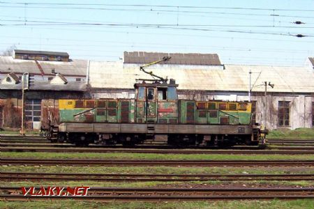 22.04.2003 - Hradec Králové hl.n.: lokomotiva 110.016-3 při posunu © PhDr. Zbyněk Zlinský