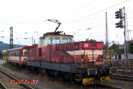 27.09.2003 - Česká Třebová: lokomotiva 110.020-5 mezi výkony © PhDr. Zbyněk Zlinský